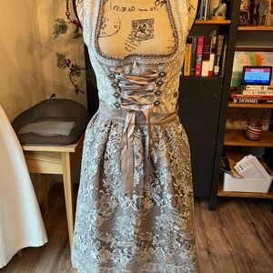 Chic Backless Lace-Up Dress in Silver and Cream